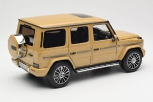 Mercedes G-Class G 500 W463A Solarbeam Yellow Metallic Minichamps 1:18 113037108 Metal - imagen 3 de 8