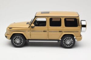 Mercedes G-Class G 500 W463A Solarbeam Yellow Metallic Minichamps 1:18 113037108 Metal - imagen 4 de 8