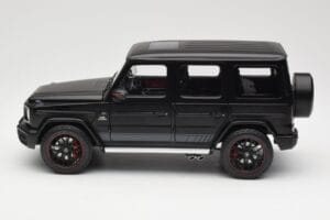 Mercedes G-Class G63 AMG W463A Matt Black Minichamps 1:18 110037064 Metal - imagen 4 de 8