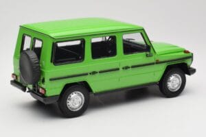 Mercedes G-Class W460 LWB Verde Minichamps 1:18 155038101 Metal - imagen 2 de 6