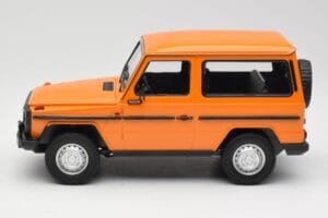 Mercedes G-Class W460 SWB Naranja Minichamps 1:18 155038000 Metal - imagen 3 de 6