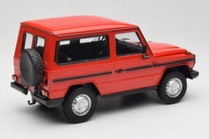 Mercedes G-Class W460 SWB Rojo Minichamps 1:18 155038002 Metal - imagen 2 de 6