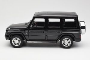 Mercedes G500 W463 Negro AUTOart 1:18 76216 Metal - imagen 4 de 8