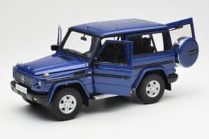 Mercedes G500 W463 SWB Azul AUTOart 1:18 76114 Metal - imagen 2 de 8