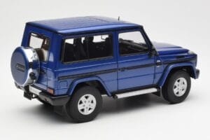 Mercedes G500 W463 SWB Azul AUTOart 1:18 76114 Metal - imagen 3 de 8