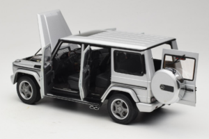 Mercedes G55 AMG W463 Plata AUTOart 1:18 76247 Metal - imagen 5 de 8