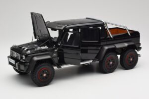 Mercedes AMG G63 W463 6x6 Gloss Negro AUTOart 1:18 76306 Compuesto - imagen 2 de 8