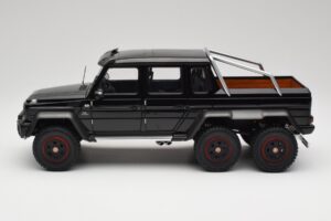 Mercedes AMG G63 W463 6x6 Gloss Negro AUTOart 1:18 76306 Compuesto - imagen 4 de 8