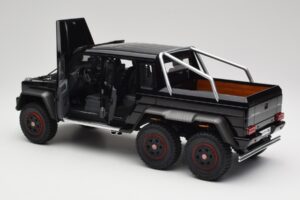 Mercedes AMG G63 W463 6x6 Gloss Negro AUTOart 1:18 76306 Compuesto - imagen 5 de 8