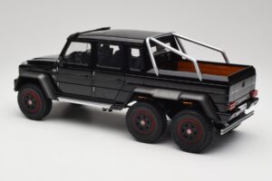 Mercedes AMG G63 W463 6x6 Gloss Negro AUTOart 1:18 76306 Compuesto - imagen 7 de 8