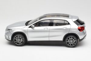 Mercedes GLA X156 Polar Plata Metalizado Norev 1:18 B66960267 Metal - imagen 4 de 8