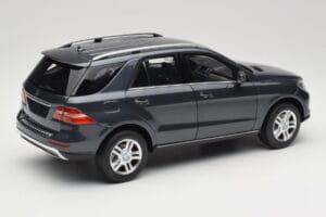 Mercedes M-Class W164 Grey Metallic Minichamps 1:18 100030100 Metal - imagen 3 de 8