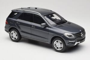 Mercedes M-Class W164 Grey Metallic Minichamps 1:18 100030100 Metal - imagen 6 de 8