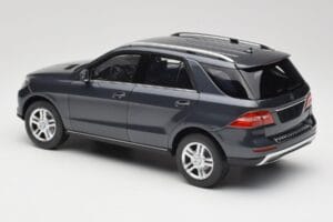 Mercedes M-Class W164 Grey Metallic Minichamps 1:18 100030100 Metal - imagen 7 de 8