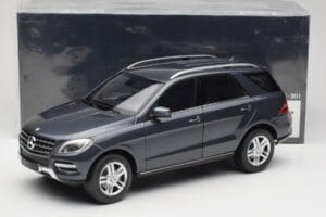 Mercedes M-Class W164 Grey Metallic Minichamps 1:18 100030100 Metal - imagen 8 de 8