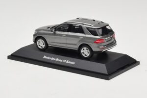 Mercedes M-Class W166 Palladium Silver Metallic Minichamps 1:43 B66960061 Metal - imagen 3 de 4
