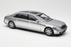 Maybach 62 LWB Himalaya Plata Dealer Edition AUTOart 1:18 B66962178 Metal - imagen 6 de 8