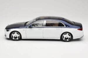 Mercedes Maybach S-Class Z223 Nautical Blue Diamond White Almost Real 1:18 820126 Metal - imagen 4 de 8