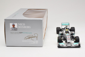 Mercedes MGP W02 #8 N. Rosberg Mercedes GP 2011 Minichamps 1:18 110110008 Metal - imagen 6 de 7
