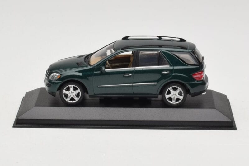Mercedes ML 500 W164 Verde Oscuro Minichamps 1:43 400034500 Metal
