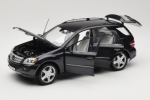 Mercedes ML W164 Obsidian Black Edición Concesionario Minichamps 1:18 B66962321 Metal - imagen 2 de 8