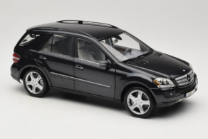 Mercedes ML W164 Obsidian Black Edición Concesionario Minichamps 1:18 B66962321 Metal - imagen 6 de 8