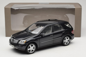Mercedes ML W164 Obsidian Black Edición Concesionario Minichamps 1:18 B66962321 Metal - imagen 8 de 8
