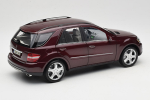 Mercedes ML W164 Red Metallic Minichamps 1:18 150034500 Metal - imagen 3 de 8