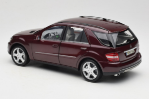 Mercedes ML W164 Red Metallic Minichamps 1:18 150034500 Metal - imagen 7 de 8