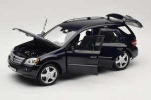 Mercedes ML W164 Tanzanite Blue Edición Concesionario Minichamps 1:18 B66962322 Metal - imagen 2 de 8
