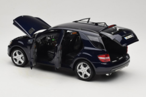 Mercedes ML W164 Tanzanite Blue Edición Concesionario Minichamps 1:18 B66962322 Metal - imagen 5 de 8