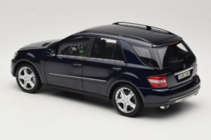 Mercedes ML W164 Tanzanite Blue Edición Concesionario Minichamps 1:18 B66962322 Metal - imagen 7 de 8