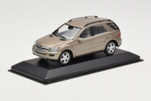 Mercedes ML W164 Cobre Metálico Minichamps 1:43 ML002 Metal - imagen 2 de 4