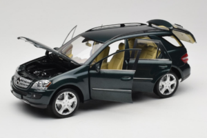 Mercedes ML W164 Green Metallic Minichamps 1:18 150034502 Metal - imagen 2 de 8