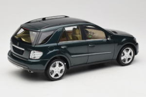 Mercedes ML W164 Green Metallic Minichamps 1:18 150034502 Metal - imagen 3 de 8