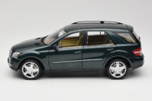 Mercedes ML W164 Green Metallic Minichamps 1:18 150034502 Metal - imagen 4 de 8