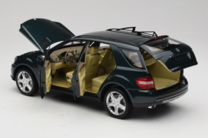 Mercedes ML W164 Green Metallic Minichamps 1:18 150034502 Metal - imagen 5 de 8
