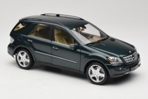 Mercedes ML W164 Green Metallic Minichamps 1:18 150034502 Metal - imagen 6 de 8