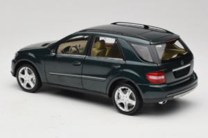 Mercedes ML W164 Green Metallic Minichamps 1:18 150034502 Metal - imagen 7 de 8