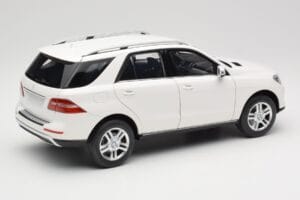 Mercedes ML W166 Blanco Minichamps 1:18 100030101 Metal - imagen 3 de 8