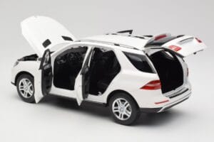 Mercedes ML W166 Blanco Minichamps 1:18 100030101 Metal - imagen 5 de 8
