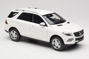 Mercedes ML W166 Blanco Minichamps 1:18 100030101 Metal - imagen 6 de 8