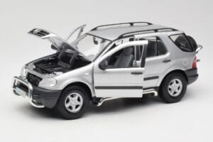 Mercedes ML320 W163 Plata Maisto 1:18 50319 Metal - imagen 2 de 8