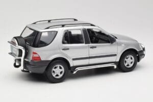 Mercedes ML320 W163 Plata Maisto 1:18 50319 Metal - imagen 3 de 8