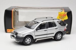 Mercedes ML320 W163 Plata Maisto 1:18 50319 Metal - imagen 8 de 8
