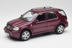 Mercedes ML55 AMG W163 Morado Maisto 1:18 31876 Metal