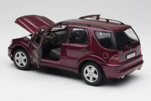 Mercedes ML55 AMG W163 Morado Maisto 1:18 31876 Metal - imagen 5 de 8