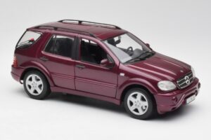 Mercedes ML55 AMG W163 Morado Maisto 1:18 31876 Metal - imagen 6 de 8
