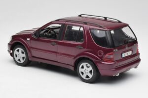 Mercedes ML55 AMG W163 Morado Maisto 1:18 31876 Metal - imagen 7 de 8