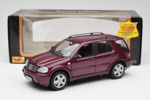 Mercedes ML55 AMG W163 Morado Maisto 1:18 31876 Metal - imagen 8 de 8